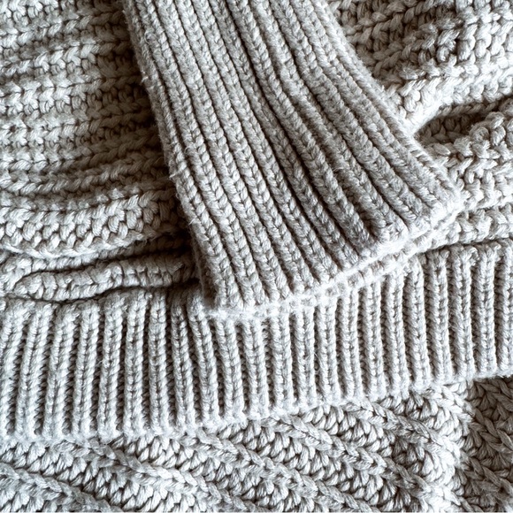 Jax & Lennon 🇨🇦 • Knit Cardigan - Picture 3 of 4